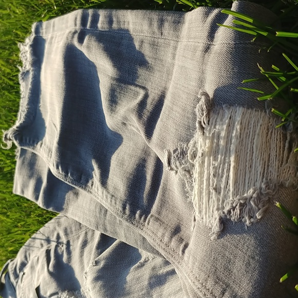 EXPRESS Destructed Mid Rise Leggings - Picture 2 of 13